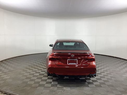 Used 2021 Toyota Avalon Touring image 3