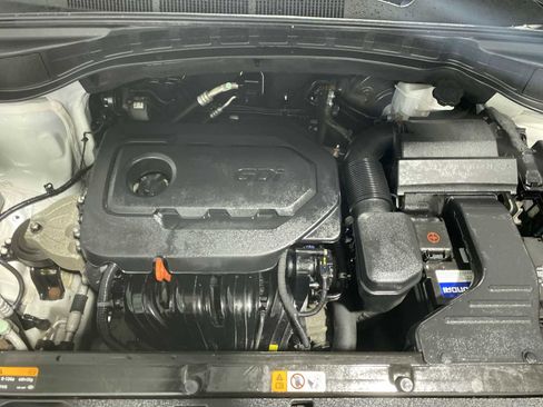 Used 2017 Hyundai Santa Fe Sport image 9