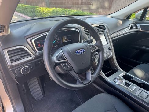 Used 2019 Ford Fusion SE FWD image 20
