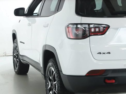 Used 2025 Jeep Compass Trailhawk AWD/4WD image 40