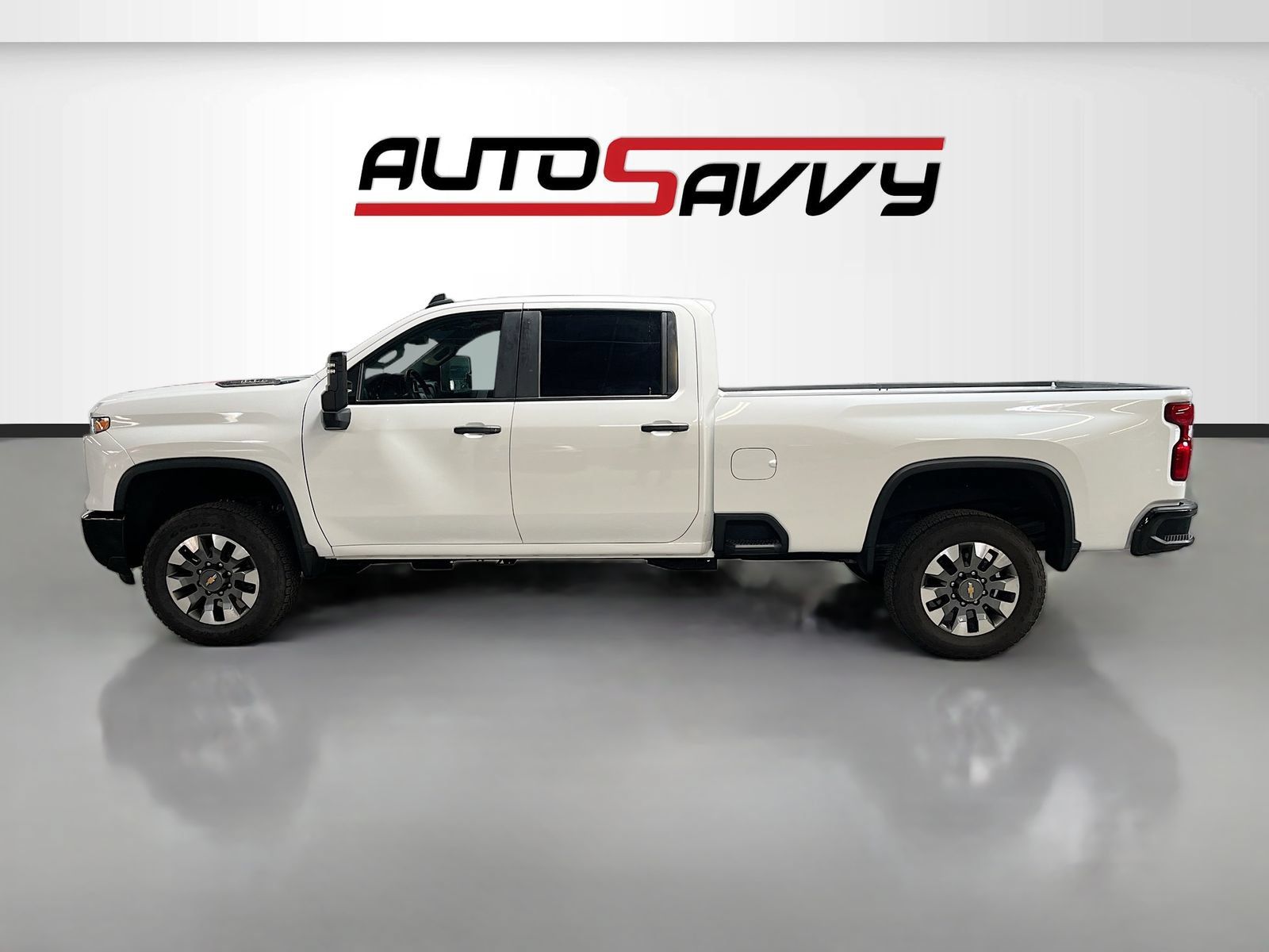 Used 2024 Chevrolet Silverado 2500 Custom w/ Custom Convenience Package AWD/4WD image 4