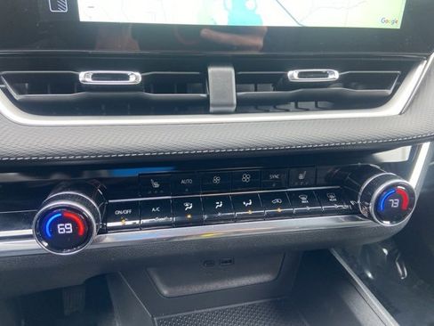 Used 2025 Chevrolet Equinox LT w/ Convenience Package II image 16