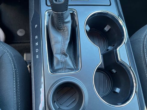 Used 2018 Ford Explorer XLT image 22