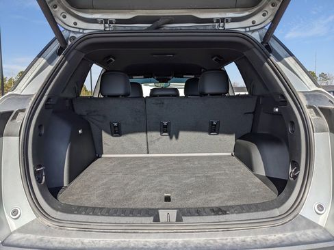 Used 2025 Chevrolet Equinox LT w/ Convenience Package II image 41