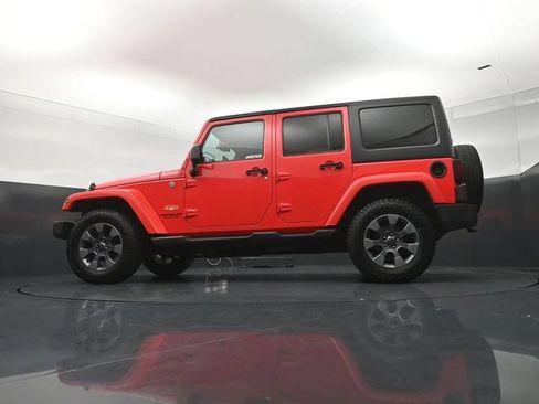 Used 2013 Jeep Wrangler Unlimited Sahara w/ Dual Top Group AWD/4WD image 21