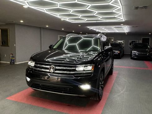 Used 2019 Volkswagen Atlas SEL Premium image 2