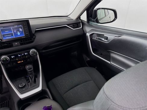 Used 2020 Toyota RAV4 XLE w/ Convenience Package image 23