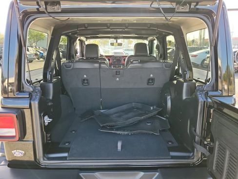 Used 2023 Jeep Wrangler Unlimited Rubicon w/ Cold Weather Group AWD/4WD image 8