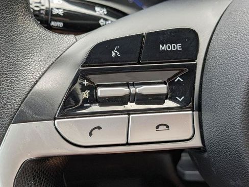 Used 2022 Hyundai Elantra Blue FWD image 23