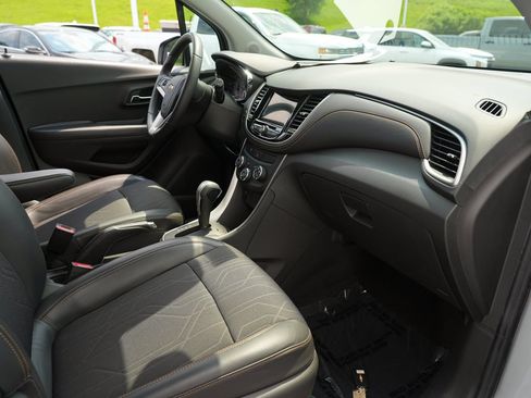 Used 2019 Chevrolet Trax LT w/ LT Convenience Package FWD image 29