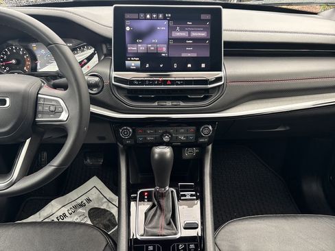 Used 2024 Jeep Compass Trailhawk image 17