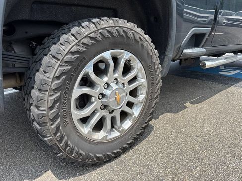 Used 2024 Chevrolet Silverado 2500 LTZ w/ LTZ Convenience Package AWD/4WD image 9