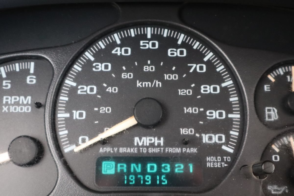 Used 2002 Chevrolet Suburban 2500 LT AWD/4WD image 44