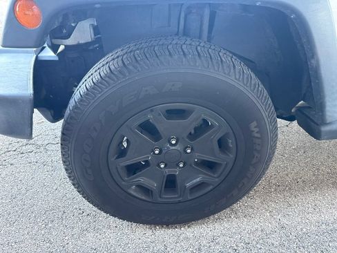 Used 2018 Jeep Wrangler Unlimited Sport w/ Quick Order Package 24W AWD/4WD image 8