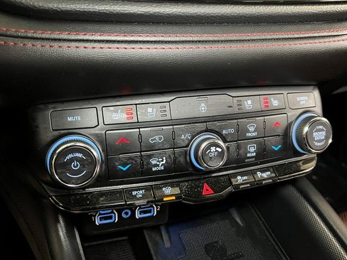 Certified 2024 Dodge Durango R/T image 40