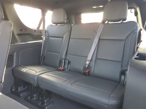 Used 2023 Chevrolet Suburban LT image 17