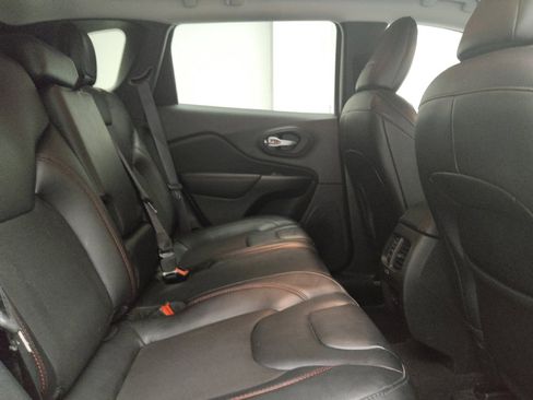 Used 2022 Jeep Cherokee Trailhawk image 19