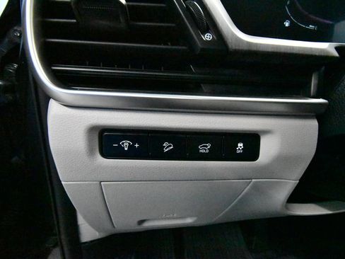 Used 2023 Kia Telluride EX w/ EX Captain's Chair Package image 7