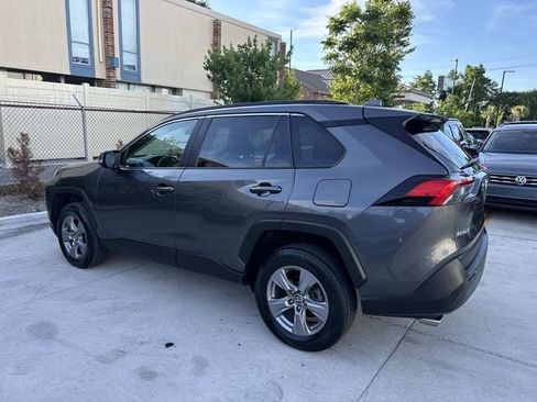Used 2022 Toyota RAV4 XLE AWD/4WD image 5