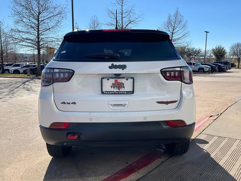 Used 2025 Jeep Compass Trailhawk image 7