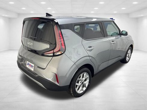 Used 2025 Kia Soul LX w/ LX Technology Package FWD image 4