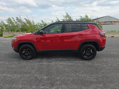 Used 2024 Jeep Compass Trailhawk w/ Trailhawk Elite Group image 2