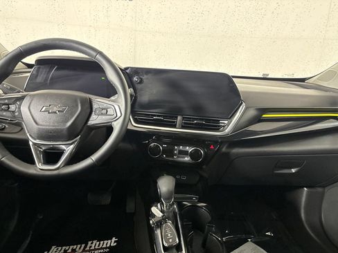Used 2026 Chevrolet Trax ACTIV w/ Sunroof Package FWD image 24