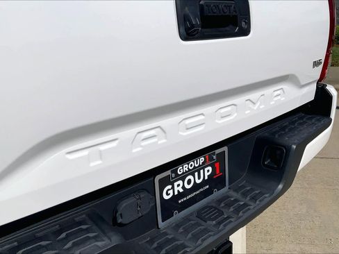 Used 2022 Toyota Tacoma SR5 w/ Technology Package image 32