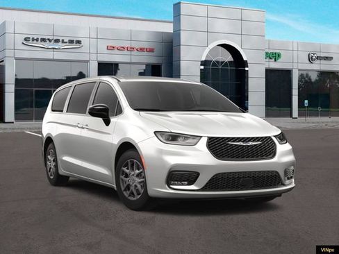 New 2025 Chrysler Pacifica Select FWD image 16