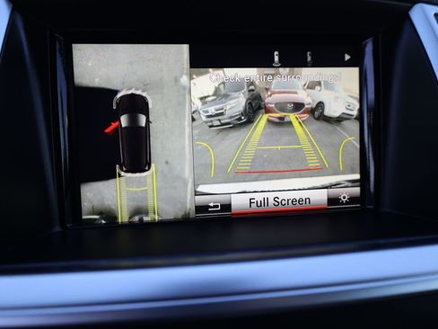 Used 2015 Mercedes-Benz GL 450 4MATIC w/ Driver Assistance Package image 32