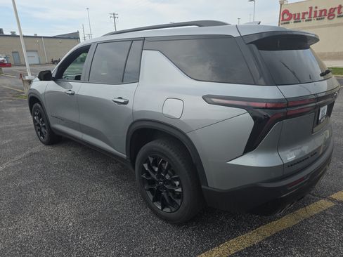 Used 2024 Chevrolet Traverse LT w/ Midnight/Sport Edition AWD/4WD image 6
