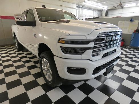 New 2026 RAM 2500 Laramie AWD/4WD image 3