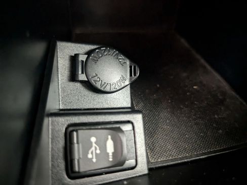 Used 2015 Toyota Camry LE image 21