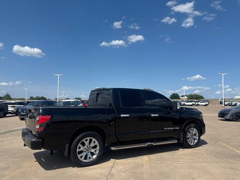 Used 2020 Nissan Titan SL w/ Moonroof Package RWD image 24