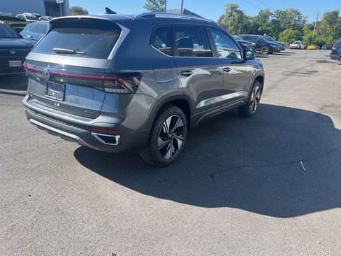 New 2025 Volkswagen Taos SE image 6