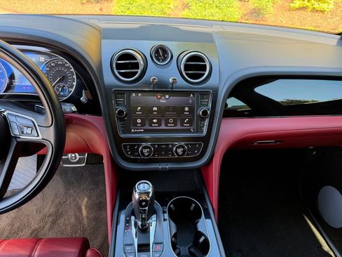 Used 2019 Bentley Bentayga AWD/4WD image 4