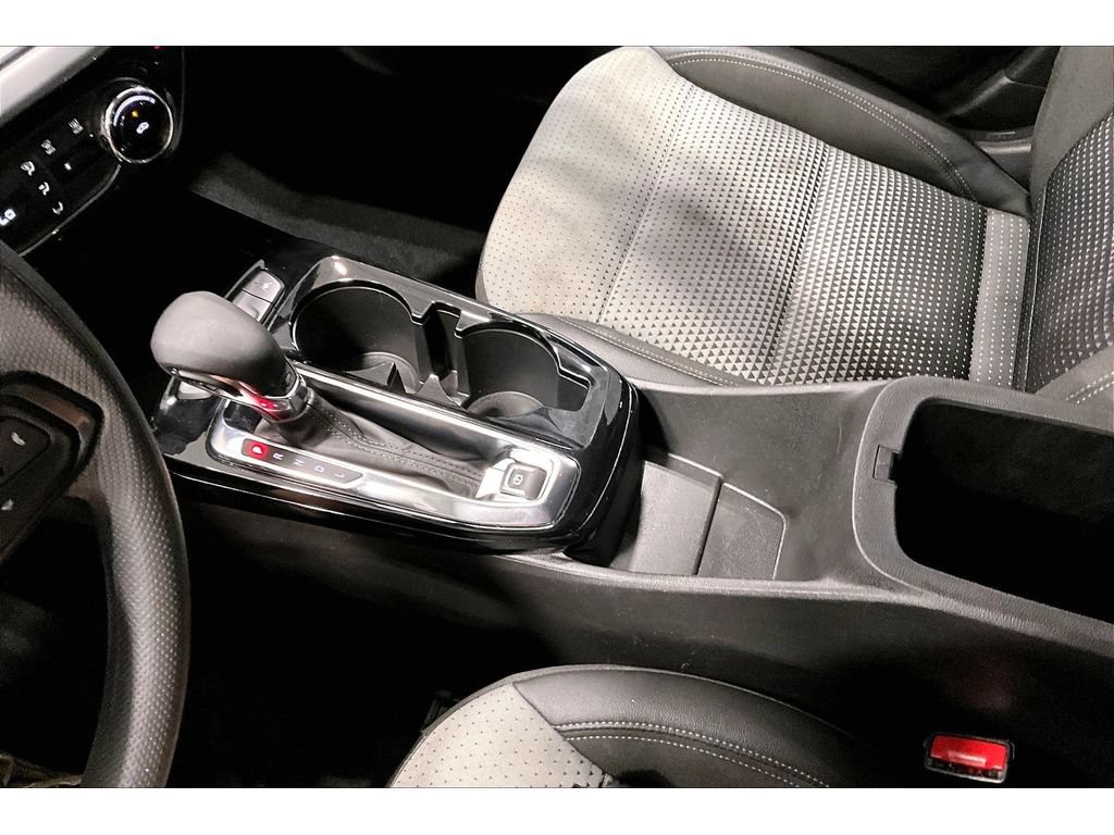 Used 2025 Chevrolet Trax LT FWD image 27