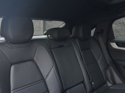 Certified 2025 Porsche Cayenne Coupe image 30