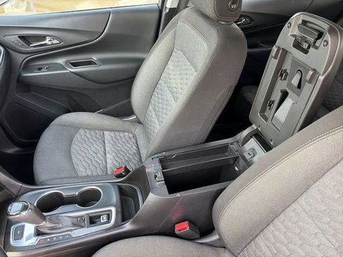 Used 2020 Chevrolet Equinox LT w/ Driver Convenience Package image 22