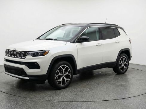 Used 2025 Jeep Compass Limited image 3