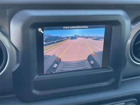 Used 2021 Jeep Gladiator Willys image 17