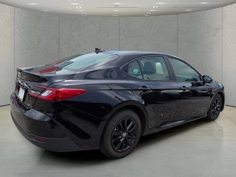 Used 2025 Toyota Camry LE FWD image 5