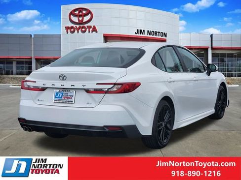 Used 2025 Toyota Camry SE w/ Multimedia Upgrade Package image 6