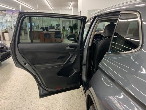 Used 2019 Volkswagen Tiguan SEL Premium AWD/4WD image 32