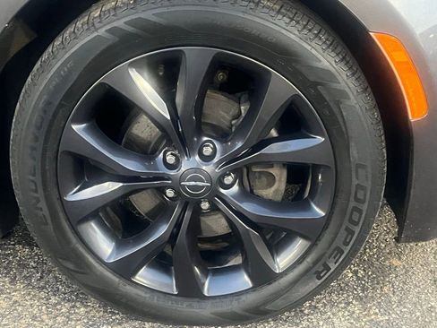 Used 2020 Chrysler Pacifica Touring-L w/ S Appearance Package image 12