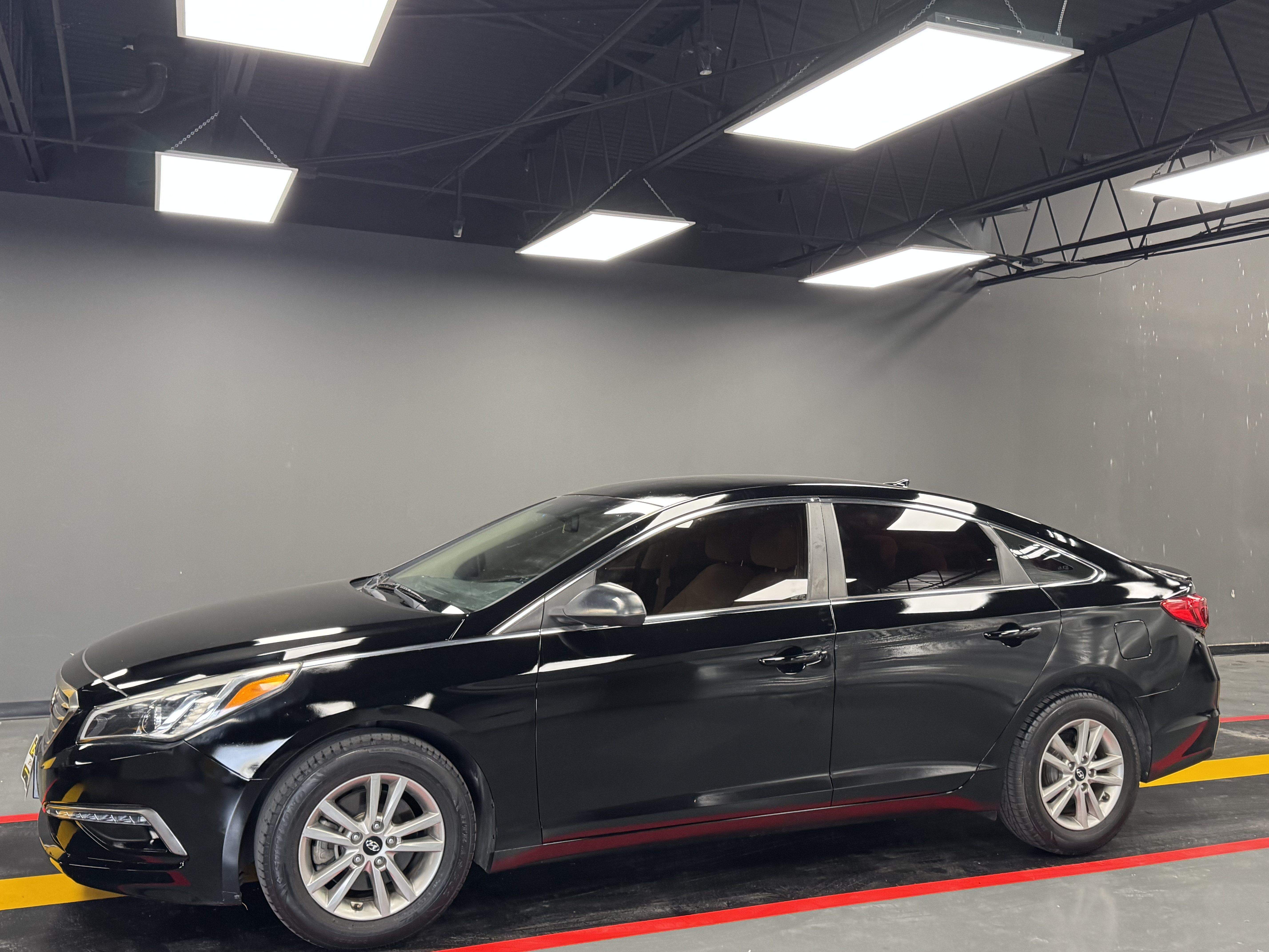 Used 2015 Hyundai Sonata SE w/ Option Group 09 FWD image 2