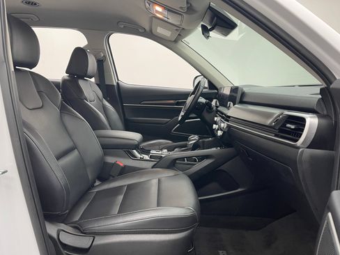 Used 2024 Kia Telluride S FWD image 32