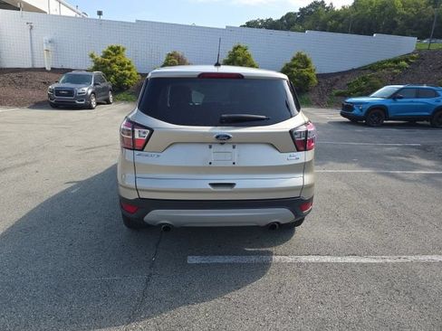 Used 2017 Ford Escape SE w/ SE Cold Weather Package AWD/4WD image 4