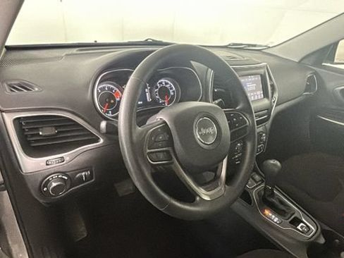 Used 2020 Jeep Cherokee Latitude FWD image 13