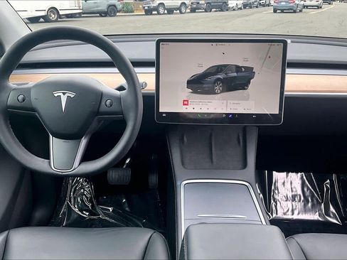 Used 2024 Tesla Model Y Long Range image 15